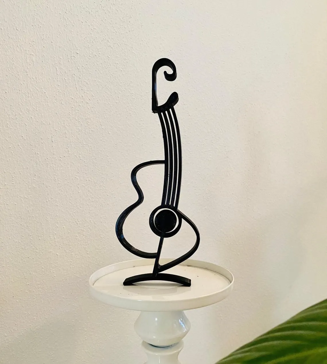 EROTNGO Minimalist Abstract Guitar Sculpture – Music-Inspired Tabletop Figure, Perfect as Award Gift, Shelf Decor, Office Statue, or Housewarming Present